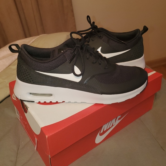 nike air max thea black summit white